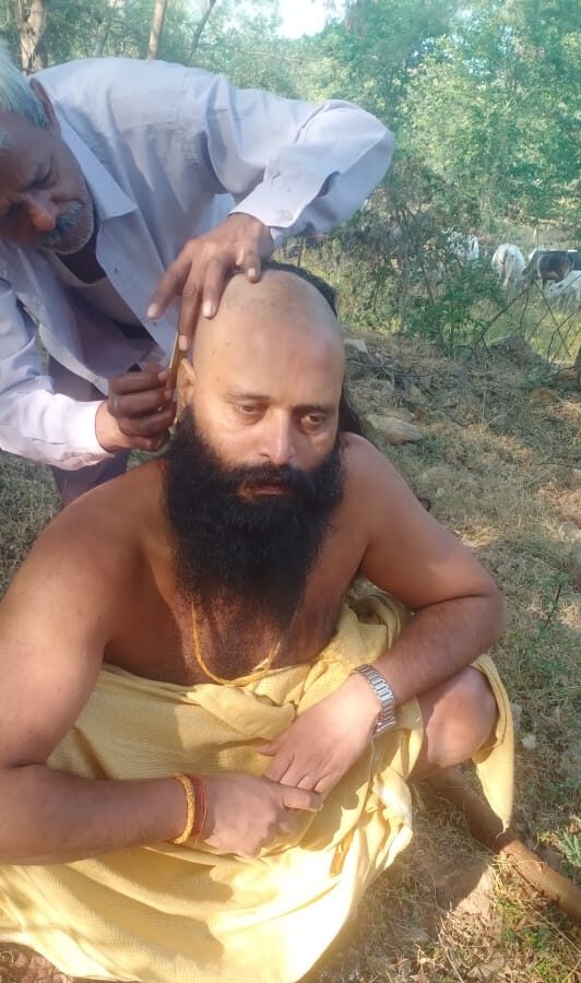 भीमकुंड महंत शिष्य प्रशांत आचार्य, प्रशांत आचार्य आत्महत्या, भीमकुंड घटना, एसपी ऑफिस शिकायत, DM कार्यालय आवेदन, संकीर्णाचार्य जी महाराज अंतिम संस्कार, मध्यप्रदेश धार्मिक मामला, प्रशासनिक लापरवाही, Bheemkund Mahant disciple suicide, Prashant Acharya case, SP office complaint, DM office report, Madhya Pradesh religious issue, negligence suicide case, Sankirnacharya funeral, भीमकुंड मंदिर फोटो, प्रशांत आचार्य चित्र, संकीर्णाचार्य जी अंतिम संस्कार इमेज, धार्मिक शिष्य गुरु फोटो, मध्यप्रदेश घटना तस्वीर, Bheemkund temple image, Prashant Acharya photo, Hindu priest funeral image, Madhya Pradesh incident image, disciple guru picture, #Bheemkund, #PrashantAcharya, #SuicideCase, #ReligiousNews, #MadhyaPradesh, #AdministrationFailure, #NationalNews, #RashtraPrastavanaNews, #BreakingNews,