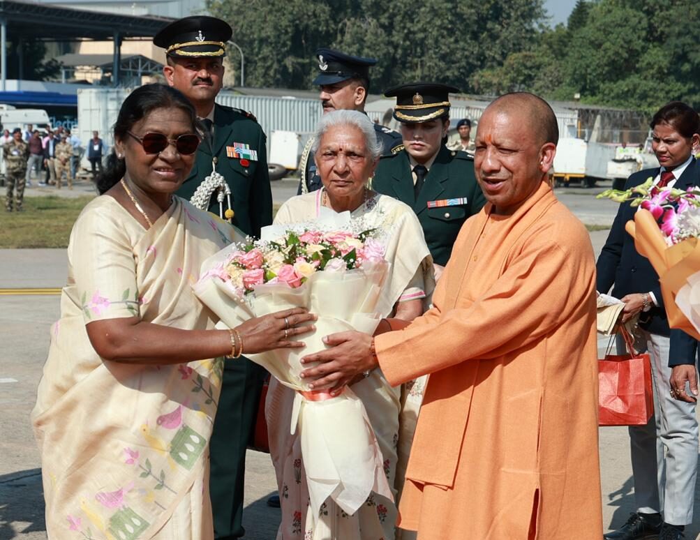 राष्ट्रपति द्रौपदी मुर्मु लखनऊ आगमन, लखनऊ में राष्ट्रपति का स्वागत, राज्यपाल आनंदीबेन पटेल, मुख्यमंत्री योगी आदित्यनाथ स्वागत, राष्ट्रपति उत्तर प्रदेश दौरा, लखनऊ एयरपोर्ट स्वागत समारोह, UP राष्ट्रपति विज़िट, राष्ट्रप‌ति कार्यक्रम लखनऊ, President Droupadi Murmu Lucknow Arrival, UP Governor Anandiben Patel welcomes President, CM Yogi Adityanath greets President, President visit to Uttar Pradesh, Lucknow airport reception President, Droupadi Murmu UP visit, President arrival ceremony Lucknow, Official visit of President India, राष्ट्रपति मुर्मु लखनऊ फोटो, लखनऊ एयरपोर्ट स्वागत तस्वीर, योगी आदित्यनाथ राष्ट्रपति स्वागत, राज्यपाल आनंदीबेन पटेल रिसेप्शन, President Murmu Lucknow image, UP Governor welcomes President photo, CM Yogi greets President picture, Lucknow airport reception image, #PresidentMurmu, #LucknowVisit, #UPNews, #YogiAdityanath, #AnandibenPatel, #RashtrapatiBhavan, #UPLatestNews, #NationalProposalsNews,