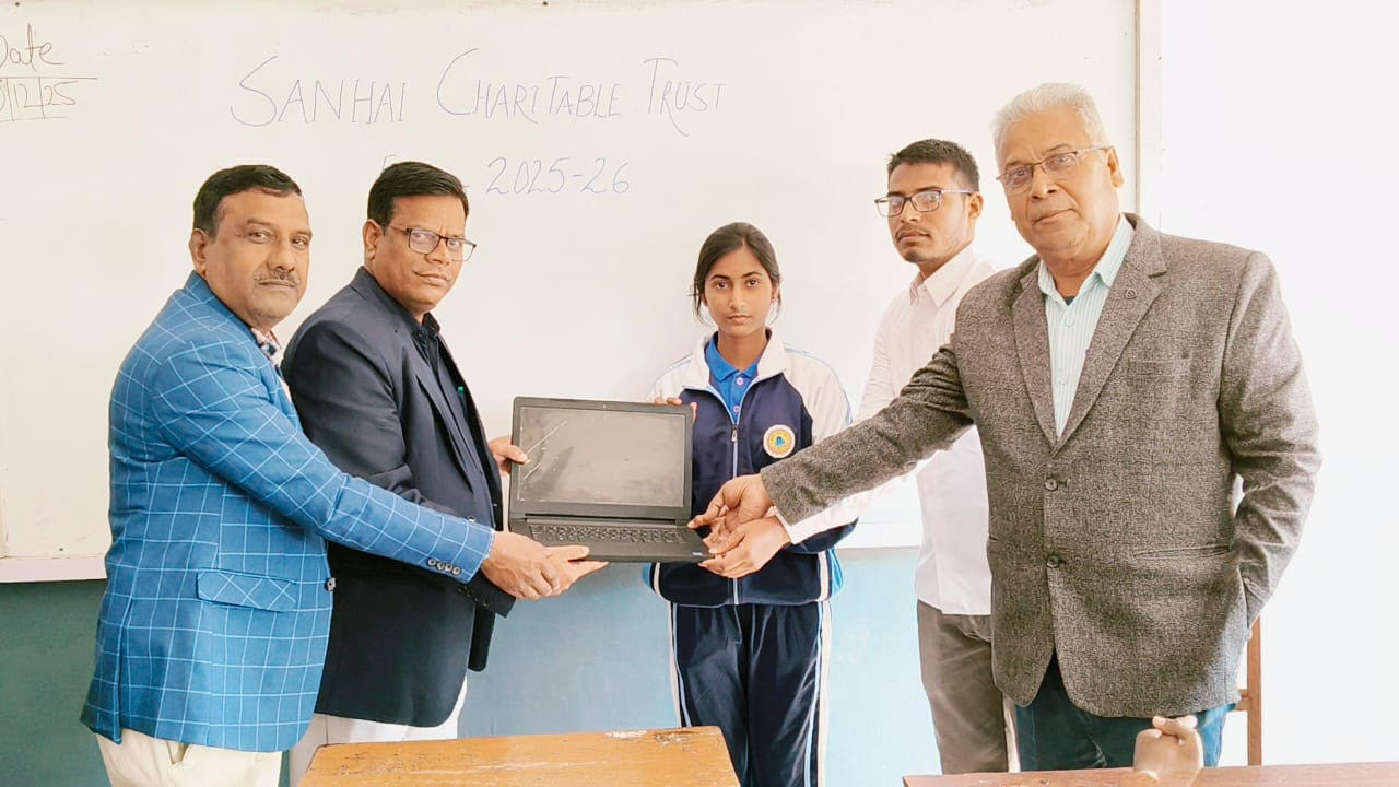 Pratima, an intermediate student of Bhavnas Mehta Vidyaashram Bharwari, was honoured with a laptop.