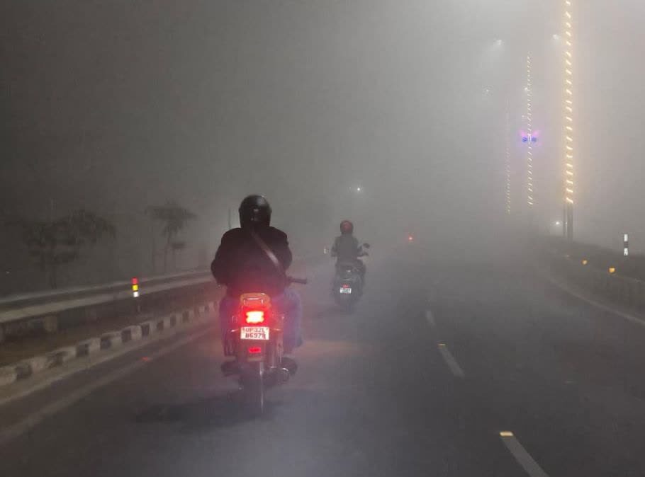 यूपी मौसम अलर्ट, UP Weather Alert Today, Uttar Pradesh Cold Wave, Agra Cold Record, Lucknow Weather Today, IMD Weather Update UP, घना कोहरा यूपी, Cold Day Severe Cold Day,UP Fog Image, Agra Cold Weather Photo, Lucknow Dense Fog, Uttar Pradesh Winter #UPWeather, #ColdWaveUP, #IMDAlert, #DenseFog, #AgraWeather, #LucknowWeather, #ColdDay, #SevereColdDay, #UPNews,Weather Image,