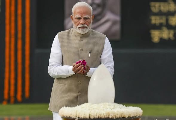 अटल बिहारी वाजपेयी जयंती, अटल जयंती 2025, सदैव अटल स्मारक, प्रधानमंत्री मोदी श्रद्धांजलि, राष्ट्रपति श्रद्धांजलि, भारत रत्न अटल, राष्ट्रीय राजनीति खबर,सदैव अटल स्मारक, अटल बिहारी वाजपेयी जयंती, पीएम मोदी श्रद्धांजलि, राष्ट्रपति पुष्पांजलि, अटल जयंती समारोह,अटल बिहारी वाजपेयी जयंती, नई दिल्ली, सदैव अटल, प्रधानमंत्री नरेंद्र मोदी, राष्ट्रपति, भारत रत्न, राष्ट्रीय खबर, राजनीति समाचार, #AtalBihariVajpayee, #AtalJayanti, #SadaivAtal, #PMModi, #NationalNews,