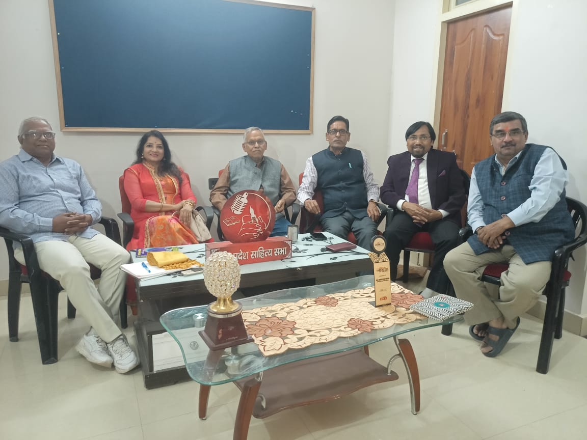 अवधी समारोह लखनऊ, अवध–अवधी शोध ग्रंथ, अवधी साहित्यकार नेपाल भारत, राय उमानाथ बली प्रेक्षागृह कार्यक्रम, उत्तर प्रदेश साहित्य सभा, लखनऊ सांस्कृतिक कार्यक्रम, Awadhi Samaroh Lucknow, Awadh–Awadhi book launch, Awadhi literature event, Rai Umanath Bali auditorium, UP Sahitya Sabha Awadhi, Lucknow cultural event, अवधी समारोह मंच फोटो, राय उमानाथ बली प्रेक्षागृह लखनऊ, अवधी साहित्यकार समूह चित्र, अवधी शोध ग्रंथ विमोचन, Awadhi event stage photo, Rai Umanath Bali auditorium image, Awadhi writers group image, Book release Awadh–Awadhi, #AwadhiSamaroh, #AwadhAwadhi, #LucknowEvent, #UPLiterature, #AwadhiCulture, #AwadhiWriters, #AwadhiBookLaunch, #RaiUmanathBali, #AwadhiPoetry,