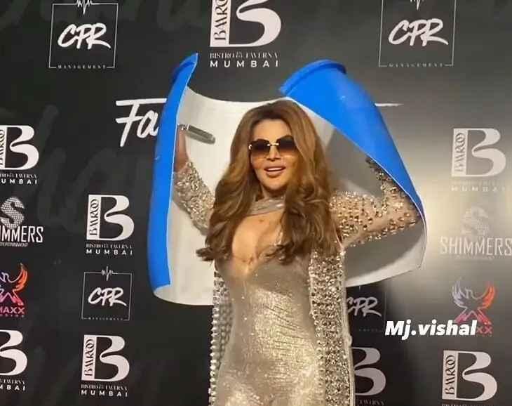 राखी सावंत, जया बच्चन बयान, पैपराजी विवाद, राखी सावंत न्यूज़, बॉलीवुड विवाद, बिग बॉस 19 फरहाना भट्ट, Rakhi Sawant, Jaya Bachchan Paparazzi Statement, Bollywood Controversy News, Rakhi Sawant Latest News, Bigg Boss 19 Update राखी सावंत नीला ड्रम, जया बच्चन पैपराजी विवाद, फरहाना भट्ट इवेंट, Rakhi Sawant Blue Drum, Jaya Bachchan Controversy Image, Farhana Bhatt Event Photo #RakhiSawant, #JayaBachchan, #BollywoodNews, #PaparazziControversy, #EntertainmentNews, #BiggBoss19, #Mumbai, #CelebrityNews, #ViralStatement,