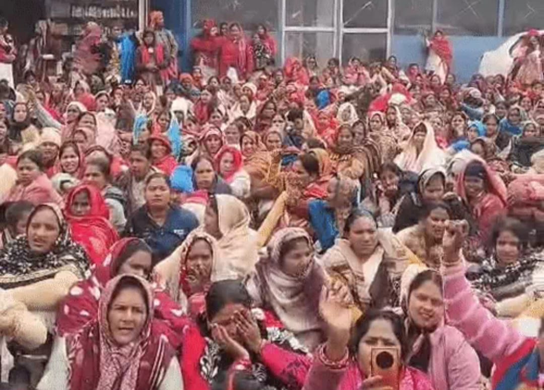 चारबाग में आशा वर्कर्स का हंगामा, लखनऊ आशा वर्कर्स प्रदर्शन, यूपी आशा वर्कर्स यूनियन, विधानसभा कूच लखनऊ, ASHA Workers Protest Lucknow, Charbagh ASHA Workers News, Uttar Pradesh Health Workers Protest,चारबाग रेलवे स्टेशन आशा वर्कर्स, लखनऊ आशा वर्कर्स प्रदर्शन फोटो, पुलिस बैरिकेडिंग चारबाग, ASHA Workers Protest Charbagh, Lucknow Health Workers Demonstration,लखनऊ उत्तर प्रदेश आशा वर्कर्स खबर, चारबाग प्रदर्शन समाचार, यूपी स्वास्थ्य कर्मी आंदोलन, Lucknow Protest News, ASHA Workers Political News UP, Uttar Pradesh Labour Protest,#CharbaghProtest, #AshaWorkers, #LucknowNews, #UPProtest, #HealthWorkers, #AssemblyMarch, #UttarPradesh, #राष्ट्रीय_प्रस्तावना,