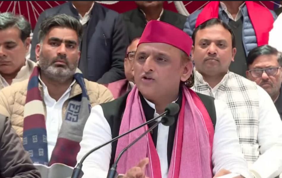 अखिलेश यादव का योगी सरकार पर हमला, कफ सिरप घोटाला यूपी, SIR विवाद उत्तर प्रदेश, शिक्षामित्र मुद्दा, अखिलेश यादव प्रेस कॉन्फ्रेंस, Akhilesh Yadav attacks Yogi government, cough syrup scam UP, SP chief press conference,अखिलेश यादव प्रेस कॉन्फ्रेंस, योगी सरकार पर हमला, सपा नेता बयान, लखनऊ राजनीतिक खबर, Akhilesh Yadav Lucknow, SP leader statement,लखनऊ जिला राजनीतिक समाचार, उत्तर प्रदेश राजनीति खबर, सपा प्रेस कॉन्फ्रेंस न्यूज, विधानसभा सत्र तैयारी, Lucknow political news, Uttar Pradesh politics update, SP press conference news,#AkhileshYadav, #YogiGovernment, #SPNews, #LucknowNews, #CoughSyrupScam, #SIRIssue, #EducatedMitra, #UPPolitics, #BreakingNews,