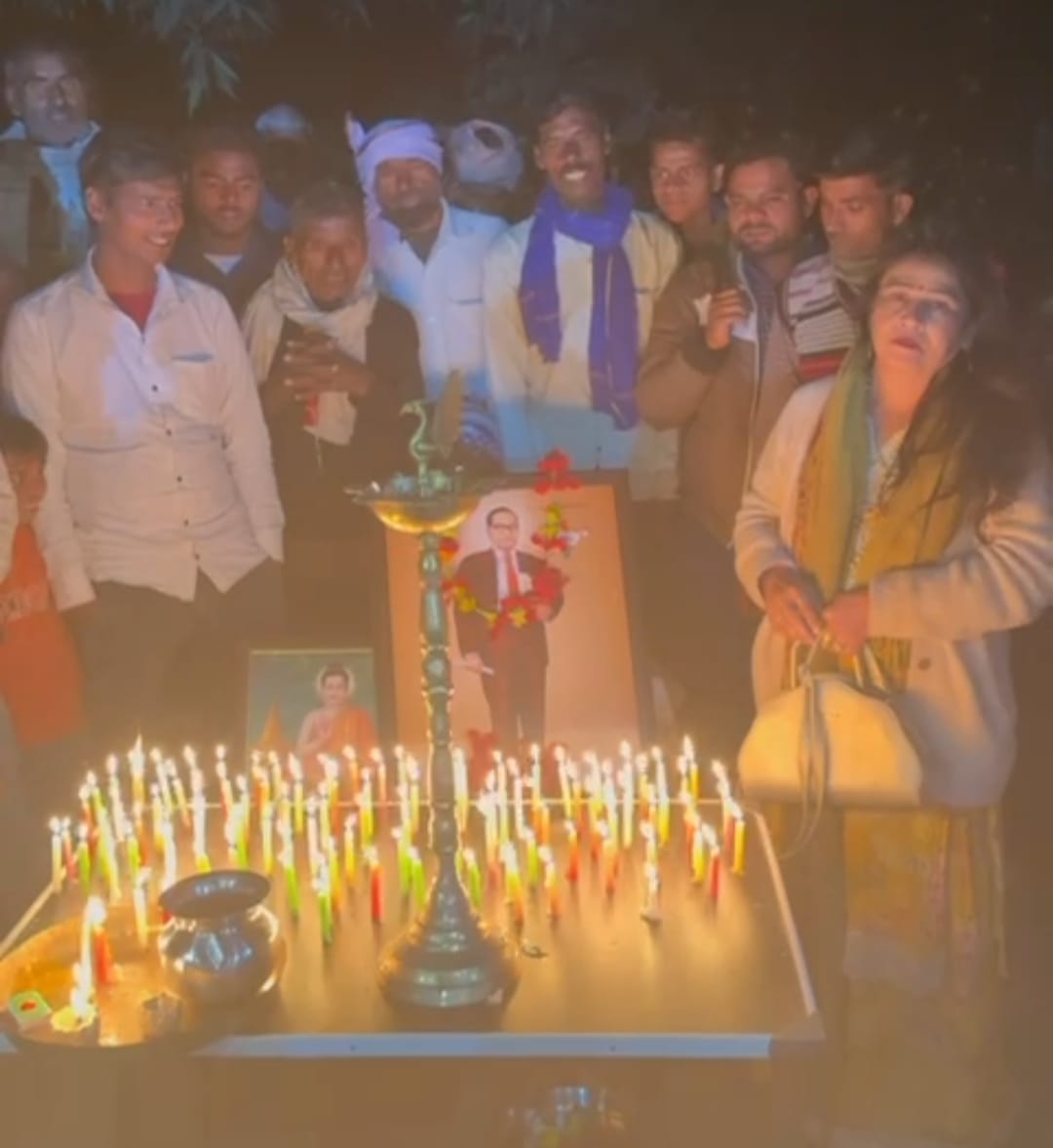 हरदोई समाचार, डॉ. अंबेडकर पुण्यतिथि, बरनई चतरखा गांव, समाजसेवा हरदोई, शालिनी सिंह समाजसेविका, सांडी ब्लॉक हरदोई, Uttar Pradesh news, ग्रामीण विकास हरदोई, सेवा कार्यक्रम UP, अंबेडकर श्रद्धांजलि कार्यक्रम, English SEO Keywords: Hardo i news, Ambedkar death anniversary, Shalini Singh social worker, Bernai Chatrakha village, Sandi block Hardoi, Social service UP, Ambedkar tribute with lamps, Rural development Uttar Pradesh, Community program Hardoi, ✅ ALT Keywords (Hindi + English) ALT Keywords Hindi: अंबेडकर 101 दीप फोटो, बरनई चतरखा गांव कार्यक्रम, शालिनी सिंह समाजसेविका हरदोई, अंबेडकर प्रतिमा पर दीप, ग्रामीण श्रद्धांजलि कार्यक्रम, ALT Keywords English: Ambedkar 101 lamps tribute, Shalini Singh social work Hardoi, Bernai village ceremony, Ambedkar statue candles, Rural community tribute UP, ✅ Hashtag Keywords (Hindi + English) #AmbedkarJayanti, #AmbedkarTribute, #Hardo iNews, #UPNews, #ShaliniSingh, #SocialWork, #RuralDevelopment, #BernaiChatrakha, #Ambedkar101Deep, #UttarPradesh,