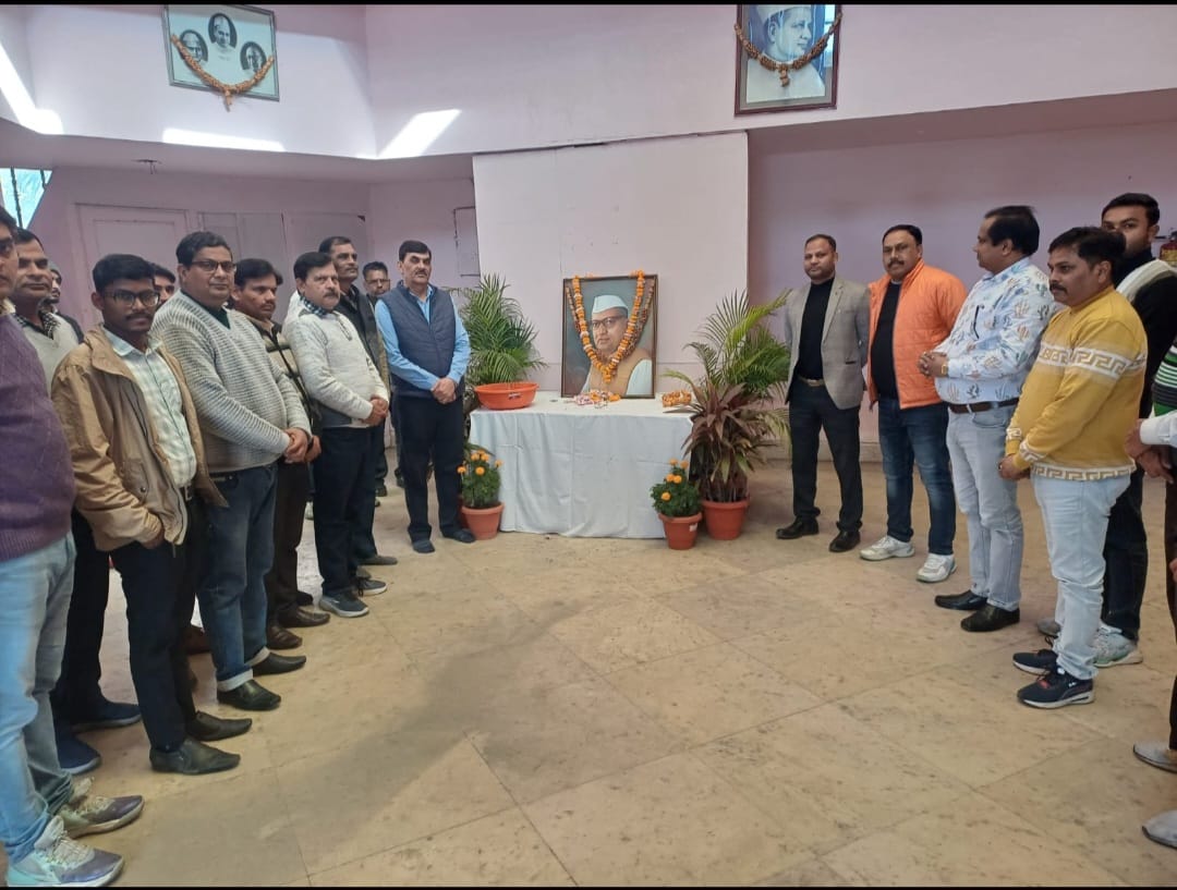 Kamalnayan Bajaj's 111th birth anniversary was celebrated with great pomp at Bajaj Hindustan Sugar Mills.