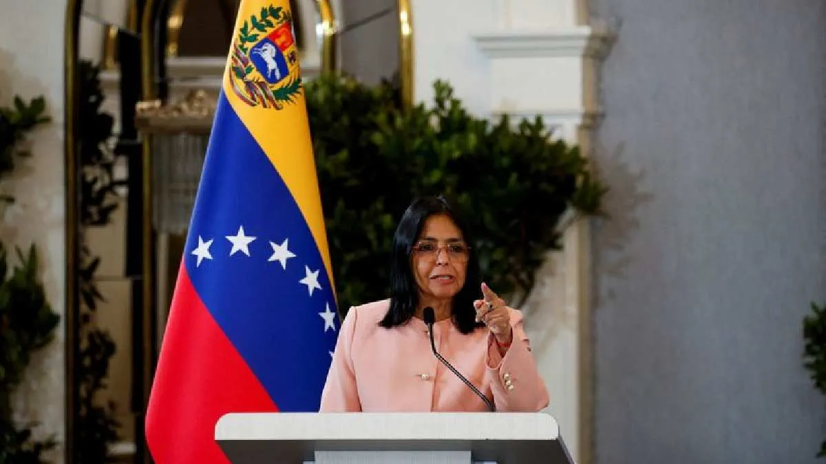 मादुरो गिरफ्तारी, वेनेजुएला सत्ता परिवर्तन, डेल्सी रोड्रिग्ज राष्ट्रपति, Maduro Arrest News, Delcy Rodriguez Interim President, Venezuela Political Crisis,डेल्सी रोड्रिग्ज वेनेजुएला, मादुरो गिरफ्तारी के बाद सत्ता, Delcy Rodriguez Venezuela, Maduro Arrest Aftermath,वेनेजुएला, काराकास, न्यूयॉर्क, अंतरराष्ट्रीय राजनीति, सत्ता परिवर्तन, राष्ट्रपति मादुरो, डेल्सी रोड्रिग्ज, अमेरिकी हमला, Venezuela, Caracas, New York, World Politics, Interim President, #MaduroArrest, #VenezuelaCrisis, #DelcyRodriguez, #WorldBreaking, #InternationalPolitics,