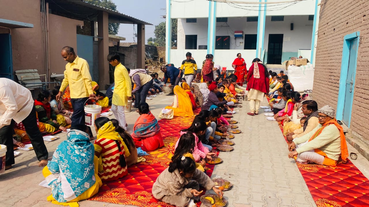 A grand event of Shrimad Bhagwat Katha was organised under the leadership of Nagar Panchayat President Kirti Maheshwari.