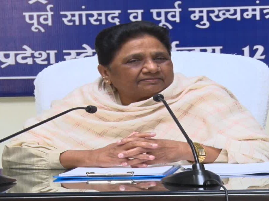 UGC विवाद पर मायावती, मायावती UGC बयान, UGC नियम विवाद, इक्विटी कमेटी UGC, UGC प्रदर्शन समाचार, मायावती ताजा खबर, लखनऊ राजनीतिक समाचार, उत्तर प्रदेश राजनीति खबर,Mayawati on UGC controversy, UGC rules protest, Mayawati statement on UGC, Equity Committee UGC news, Uttar Pradesh political news, Lucknow latest news,UGC विवाद मायावती फोटो, मायावती बयान लखनऊ, बसपा सुप्रीमो समाचार,Mayawati UGC controversy image, BSP chief statement photo, UGC rules protest India,लखनऊ, उत्तर प्रदेश, UGC विवाद, मायावती, बसपा, शिक्षा नीति, विश्वविद्यालय अनुदान आयोग, राजनीतिक बयान, राष्ट्रीय राजनीति खबर, Lucknow, Uttar Pradesh, UGC Controversy, Mayawati, BSP, Education Policy, Political News,#UGCविवाद, #Mayawati, #UGCRules, #BSP, #उत्तरप्रदेश, #LucknowNews, #EducationPolicy, #PoliticalNews, #UGCControversy, #MayawatiStatement,