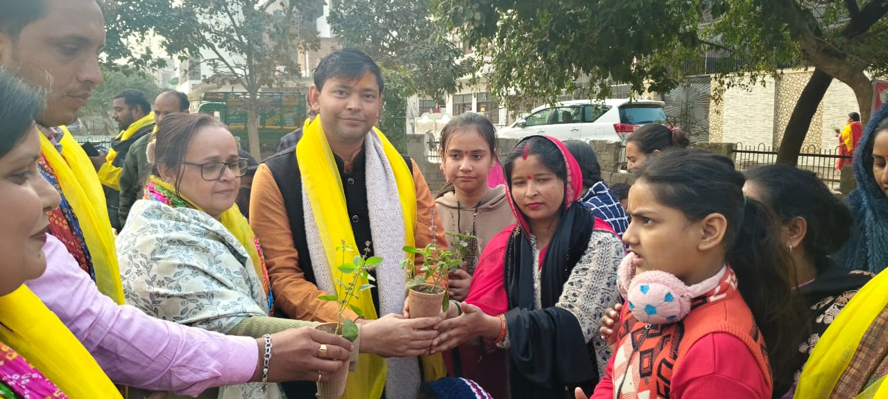Vrindavan News, Dharma Dhara Abhiyan, Save Nature Save Life Campaign, Tulsi Plantation Drive, Natural Welfare Council, Tulsi Plant Distribution, Gaurav Goswami Nandgaon, Radha Rani Temple Sevayat, Aniruddha Acharya Maharaj, Mathura Vrindavan News,वृन्दावन समाचार, धर्म धरा अभियान, प्रकृति बचाओ जीवन बचाओ, हर घर तुलसी अभियान, नेचरल वेलफेयर काउंसिल, तुलसी पौध वितरण, गौरव गोस्वामी नंदगांव, श्री राधा रानी मंदिर सेवायत, अनिरुद्ध आचार्य जी महाराज, मथुरा वृन्दावन न्यूज,वृन्दावन तुलसी अभियान, प्रकृति संरक्षण कार्यक्रम, धर्म धरा अभियान वृन्दावन, तुलसी पौधा वितरण, गौरव गोस्वामी सेवायत अधिकारी, अनिरुद्ध आचार्य महाराज कार्यक्रम, नंदगांव राधा रानी मंदिर,Vrindavan Tulsi Campaign, Environmental Awareness Program, Dharma Dhara Campaign Vrindavan, Tulsi Plant Distribution Event, Gaurav Goswami Sevayat Officer, Aniruddha Acharya Maharaj Event, Nandgaon Radha Rani Temple,वृन्दावन, Vrindavan, मथुरा, Mathura, उत्तर प्रदेश, Uttar Pradesh, धर्म धरा अभियान, Dharma Dhara Abhiyan, प्रकृति बचाओ जीवन बचाओ, Save Nature Save Life, नेचरल वेलफेयर काउंसिल, Natural Welfare Council, तुलसी अभियान, Tulsi Plantation, गौरव गोस्वामी, Gaurav Goswami, अनिरुद्ध आचार्य, Aniruddha Acharya, राधा रानी मंदिर नंदगांव, Radha Rani Temple Nandgaon, सामाजिक अभियान, Social Campaign, पर्यावरण संरक्षण, Environmental Protection,