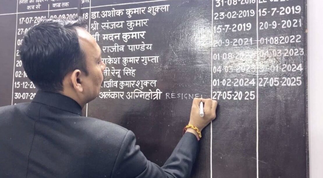 बरेली सिटी मजिस्ट्रेट इस्तीफा, अलंकार अग्निहोत्री इस्तीफा, अविमुक्तेश्वरानंद विवाद, Prayagraj Mela Controversy, Bareilly News Hindi, PCS Officer Resignation UP, Shankaracharya Dispute News,बरेली सिटी मजिस्ट्रेट अलंकार अग्निहोत्री, अविमुक्तेश्वरानंद शिष्य विवाद, Bareilly City Magistrate Resigns, Prayagraj Mela Violence Image,बरेली जिला, उत्तर प्रदेश, प्रशासनिक इस्तीफा खबर, PCS अधिकारी समाचार, प्रयागराज माघ मेला विवाद, शंकराचार्य अविमुक्तेश्वरानंद, Bareilly District, Uttar Pradesh State, Administrative News, PCS News, #BareillyBreaking, #AlankarAgnihotri, #Avimukteshwaranand, #PrayagrajMela, #UPNews,