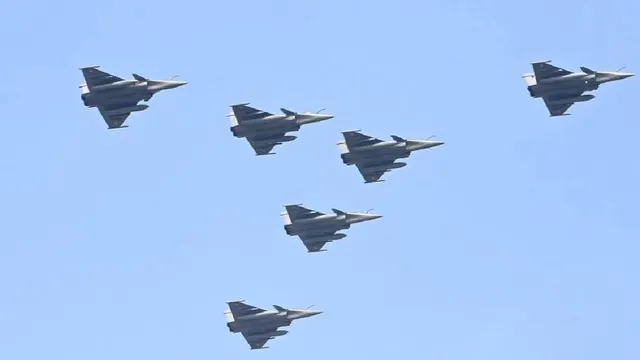 गणतंत्र दिवस परेड 2026, Republic Day Parade 2026, कर्तव्य पथ परेड, 30 झांकियां, 29 लड़ाकू विमान, वंदे मातरम् थीम, आधुनिक हथियार परेड, 77वां गणतंत्र दिवस, दिल्ली परेड 2026, राष्ट्रपति मुर्मु परेड,Republic Day Parade 2026, 77th Republic Day parade, Rajpath parade 2026, 30 tableaux, 29 fighter jets, Vande Mataram theme, Indian Army parade 2026, Delhi Republic Day celebration,गणतंत्र दिवस परेड 2026 फोटो, कर्तव्य पथ झांकियां इमेज, 29 लड़ाकू विमान परेड फोटो, वंदे मातरम् थीम झांकियां, 77वां गणतंत्र दिवस तस्वीर,Republic Day Parade 2026 image, Rajpath parade 2026 photo, 29 fighter jets display, Vande Mataram theme tableaux, 77th Republic Day picture,#RepublicDay2026, #RepublicDayParade, #VandeMataram, #Rajpath, #RashtrapatiBhavan, #IndianArmy, #IndianAirForce, #IndiaDefense, #Delhi, #77thRepublicDay, #Modi, #Murmu,Delhi, National Capital Territory, National news, Republic Day Parade 2026, 77th Republic Day, Vande Mataram theme, Rajpath parade, 30 tableaux, 29 fighter jets, modern weapons, army display, President Murmu, PM Modi, EU dignitaries, defense parade, national celebration,