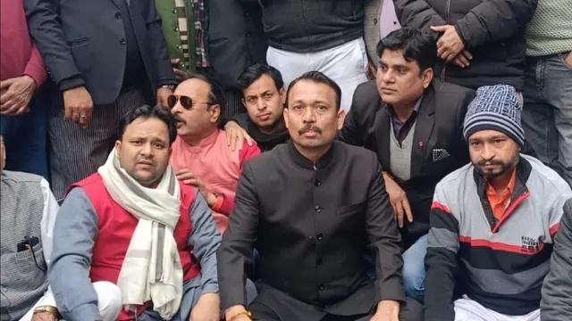 अलंकार अग्निहोत्री धरना, बरेली डीएम कार्यालय, PCS अधिकारी निलंबन, बरेली प्रशासन विवाद, यूजीसी विवाद यूपी, नगर मजिस्ट्रेट बरेली खबर,Alankar Agnihotri Protest, PCS Officer Suspension UP, Bareilly DM Office Protest, UGC Controversy Uttar Pradesh, IAS PCS News India,अलंकार अग्निहोत्री धरना फोटो, बरेली डीएम ऑफिस प्रदर्शन, PCS अधिकारी विरोध,Alankar Agnihotri Protest Image, Bareilly DM Office Protest Photo, PCS Officer News Image,बरेली जिला प्रशासन समाचार, उत्तर प्रदेश PCS अधिकारी खबर, Bareilly Political News, UP Bureaucracy News, Government Officer Protest India,#AlankarAgnihotri, #अलंकारअग्निहोत्रीधरना, #BareillyNews, #UPPCSNews, #DMOfficeProtest, #UGCControversy, #UttarPradeshNews, #AdministrativeNews,