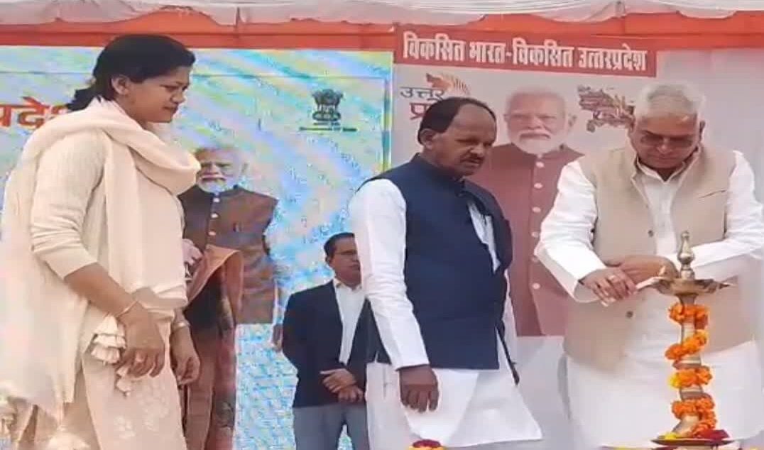 रायबरेली में यूपी दिवस कार्यक्रम को संबोधित करते मंत्री मयंकेश्वर शरण सिंह,Minister Mayankeshwar Sharan Singh addressing UP Day 2026 event in Raebareli,मयंकेश्वर शरण सिंह, उत्तर प्रदेश दिवस 2026, रायबरेली समाचार, योगी सरकार उपलब्धियां, यूपी विकास, एक ट्रिलियन डॉलर इकॉनमी,Mayankeshwar Sharan Singh, UP Day 2026, Raebareli News, Yogi Government Achievements, One Trillion Dollar Economy UP,यूपी दिवस रायबरेली, मंत्री मयंकेश्वर शरण सिंह भाषण,UP Day Raebareli, Minister Mayankeshwar Sharan Singh Speech,