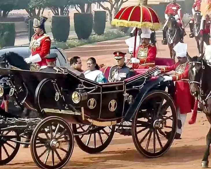 राष्ट्रपति की शाही बग्घी, राजपथ शाही बग्घी, गणतंत्र दिवस बग्घी, शाही बग्घी की कहानी, माउंटबेटन बग्घी, भारत की शाही विरासत, राष्ट्रपति की बग्घी इतिहास, Republic Day shahi bagghi,President’s royal carriage, Rashtrapati Shahi Bagghi, Republic Day carriage history, Mountbatten carriage India, royal carriage India, presidential carriage story,राष्ट्रपति की शाही बग्घी फोटो, राजपथ बग्घी इमेज, गणतंत्र दिवस शाही बग्घी, शाही बग्घी की तस्वीर, माउंटबेटन बग्घी इमेज,President’s royal carriage image, Republic Day carriage photo, Rashtrapati Bhavan royal carriage, Mountbatten carriage picture,President’s royal carriage image, Republic Day carriage photo, Rashtrapati Bhavan royal carriage, Mountbatten carriage picture,#RepublicDay, #RashtrapatiKiShahiBagghi, #Rajpath, #RashtrapatiBhavan, #RepublicDay2026, #IndianHeritage, #MountbattenCarriage, #IndiaHistory, #NationalPride,