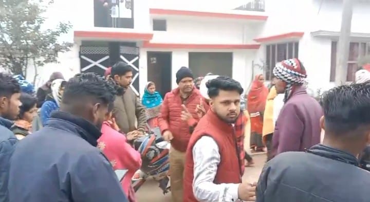 After entering the house, they beat up the wedding party and family members and also stopped the farewell in the morning.