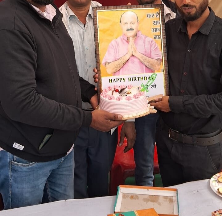 Palia MLA Romi Sahni became an example of public service.