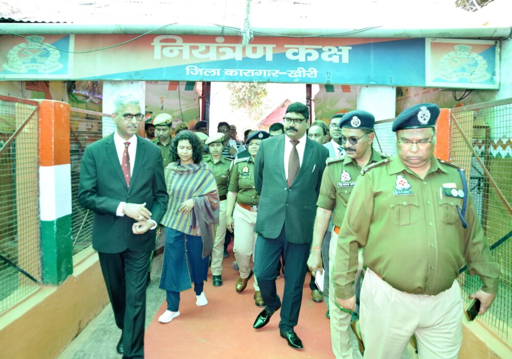 Rajiv Singh conducted a surprise inspection of the district jail and examined the arrangements.