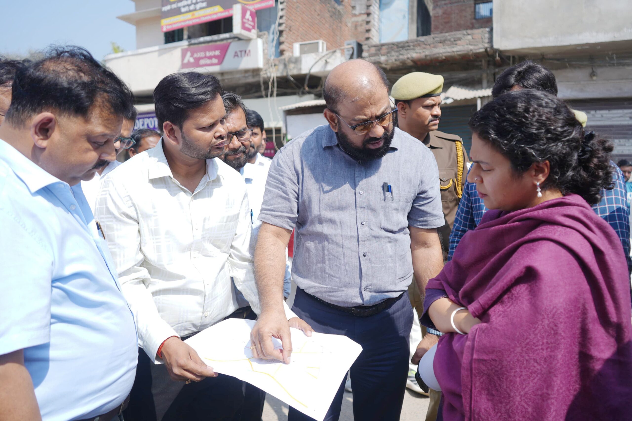 DM Durga Shakti Nagpal inspected the pace of Shiv Mandir Corridor