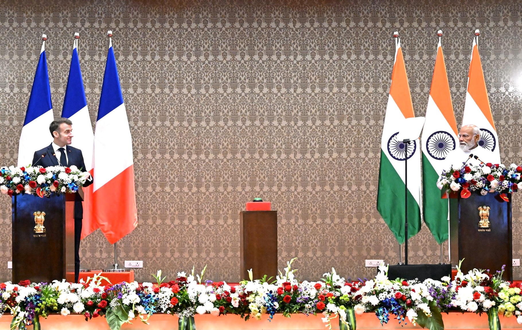 भारत-फ्रांस 21 समझौते, India France Important Agreements 2026, Modi Macron Meeting Mumbai, Rafale Deal India France, Critical Minerals Cooperation India France, Indo French AI Center, Defense Cooperation India France, Renewable Energy Partnership India France, Maharashtra Mumbai Political News, International Relations News India,मोदी मैक्रों बैठक फोटो मुंबई, India France Bilateral Meeting Image, Rafale Fighter Jet Photo, H125 Helicopter Assembly Line India, AI Impact Summit Delhi Photo,मुंबई अंतरराष्ट्रीय समाचार, महाराष्ट्र कूटनीतिक बैठक अपडेट, नई दिल्ली AI समिट न्यूज, भारत फ्रांस रक्षा समझौता रिपोर्ट, India France Strategic Partnership News, Maharashtra International Diplomacy Update, Delhi AI Summit Political News, Global Cooperation Agreement India, Indo French Trade and Technology News, International Relations Breaking News India,#IndiaFranceRelations, #ModiMacron, #RafaleDeal, #CriticalMinerals, #AIImpactSummit, #MumbaiDiplomacy, #DefenseCooperation, #IndoFrenchPartnership, #GlobalStrategicPartnership, #InternationalNewsIndia,