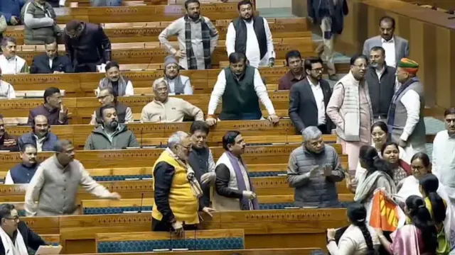 लोकसभा महिला सांसद विवाद, PM Modi Gherao Lok Sabha, Kiren Rijiju Video News, Congress Women MPs Protest, संसद हंगामा खबर, Lok Sabha Protest News, BJP Congress Clash Parliament, New Delhi Political News, Indian Parliament News, राष्ट्रीय राजनीति खबर,पीएम मोदी की सीट का घेराव करती कांग्रेस महिला सांसद, Congress Women MPs Protest Image, Lok Sabha Protest Video, Kiren Rijiju Parliament Video,#LokSabha, #PMModi, #KirenRijiju, #CongressProtest, #ParliamentNews, #BJPvsCongress, #PoliticalNewsIndia, #NationalNews, #राष्ट्रीयप्रस्तावना,lok-sabha-pm-modi-gherao-kiren-rijiju-video