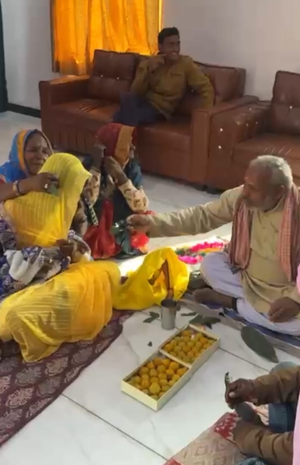 #DeoriaNews, #DeoriaLoveMarriage, #PanchayatDecision, #UPLoveMarriage, #BhathparRani, #DeoriaViralVideo, #GramPanchayat, #RuralUPNews, #SocialNewsUP, #राष्ट्रीयप्रस्तावना,देवरिया प्रेम विवाह पंचायत, Deoria Love Marriage Panchayat, UP Love Marriage News, उत्तर प्रदेश पंचायत फैसला, भाटपार रानी थाना खबर, Deoria Viral Video News, ग्राम पंचायत प्रेम विवाह, Rural Love Marriage UP, देवरिया जिले की सामाजिक खबर, Deoria District Social News, उत्तर प्रदेश ग्रामीण प्रेम विवाह, UP Panchayat Marriage Decision, देवरिया पंचायत वायरल वीडियो, Love Marriage News Uttar Pradesh,