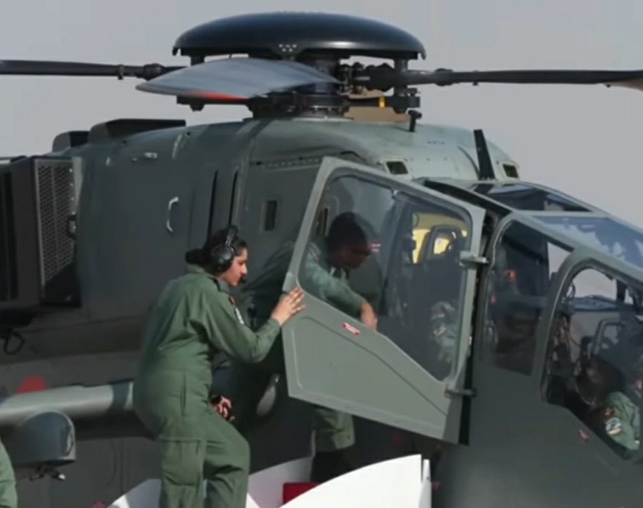 President Droupadi Murmu flight news, Prachand helicopter India, LCH Prachand Jaisalmer, India Pakistan border helicopter flight, Indian Air Force war exercise Vayu Shakti, Rajasthan Jaisalmer defense news, HAL Prachand features, राष्ट्रपति द्रौपदी मुर्मू जैसलमेर, भारत-पाक सीमा सैन्य खबर, राजस्थान रक्षा समाचार, Indian defense news 2026, Air Force exercise Rajasthan,President Murmu in Prachand helicopter cockpit, LCH Prachand Jaisalmer airbase image, Indian Air Force helicopter flight Rajasthan, द्रौपदी मुर्मू प्रचंड हेलीकॉप्टर उड़ान, जैसलमेर एयरबेस तस्वीर, वायु शक्ति अभ्यास फोटो,#PresidentMurmu, #PrachandHelicopter, #IndianAirForce, #Jaisalmer, #RajasthanNews, #IndiaPakistanBorder, #VayuShakti, #HAL, #DefenseNewsIndia, #AtmanirbharBharat,