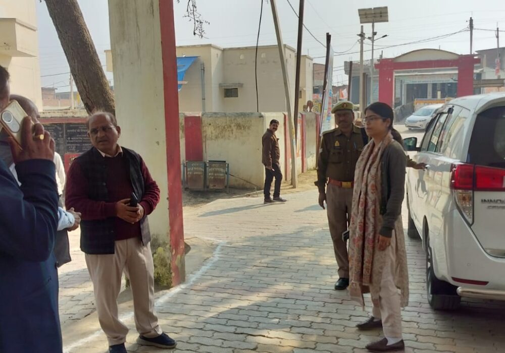 CDO Sanya Chhabra gave instructions to take action on irregularities in the block office inspection.