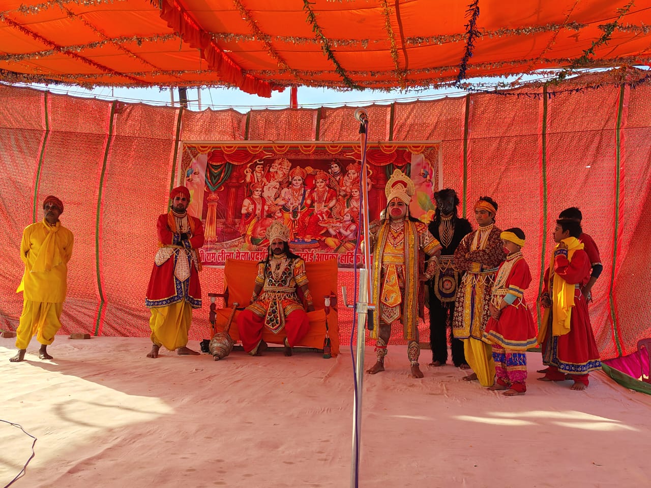 Emotional enactment of the leela of Sugreeva's friendship, Sita's search and Shabri's meeting