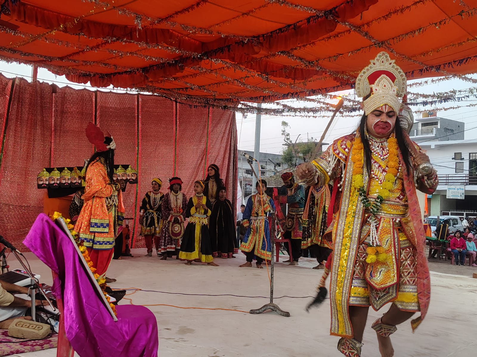 The stage resounded with devotion and joy: 'Lanka Dahan' and 'Bal Krishna Leela' moved the devotees.