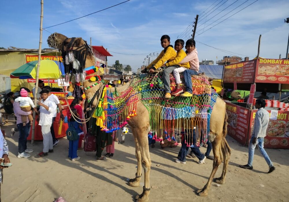 A thrilling enactment of the Ram-Ravan battle at the Hardoi Ramlila, accompanied by a heartfelt drama about protecting the honour of a devotee at night.