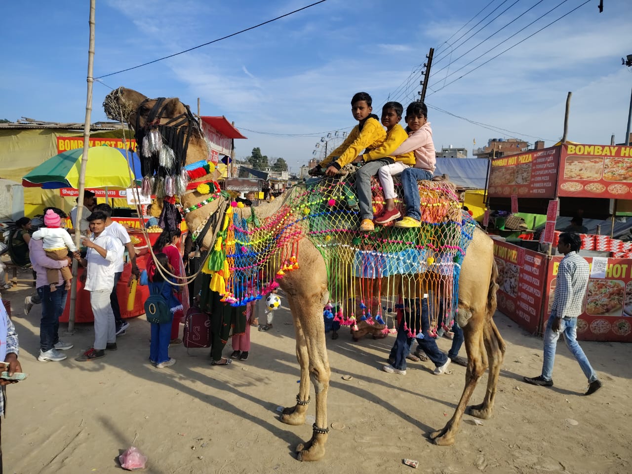 A thrilling enactment of the Ram-Ravan battle at the Hardoi Ramlila, accompanied by a heartfelt drama about protecting the honour of a devotee at night.
