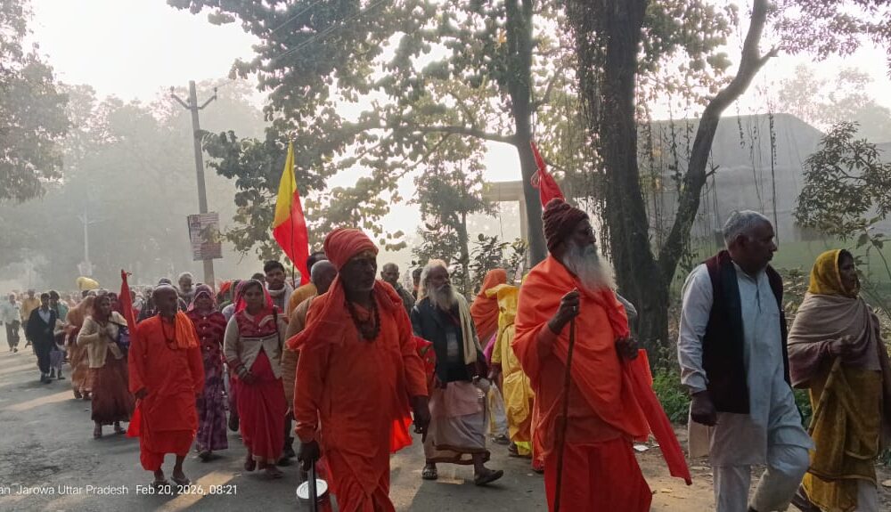 Saints and Mahatmas took a dip of faith in Hatya Haran Tirtha.
