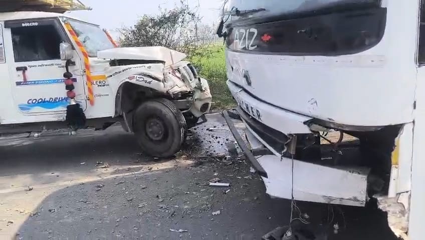 Serious collision between bus, bike, pickup and car