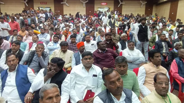 यूपी की सियासत में कुर्मी-लोध फैक्टर, कुर्मी बनाम लोध राजनीति, भाजपा जातीय समीकरण यूपी, महोबा राजनीतिक विवाद, लखनऊ लोध महासभा बैठक, Uttar Pradesh politics caste equation, Kurmi Lodh factor BJP, UP political analysis, Political News Uttar Pradesh,लोध महासभा बैठक लखनऊ, कुर्मी लोध राजनीति यूपी, भाजपा जातीय राजनीति, Kurmi Lodh politics UP, BJP caste equation,#यूपीकीसियासतमेंकुर्मीलोधफैक्टर, #UPPolitics, #KurmiVsLodh, #BJPUP, #LucknowPolitics, #MahobaNews, #PoliticalAnalysis,