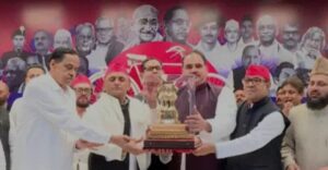 नसीमुद्दीन सिद्दीकी सपा में शामिल, अखिलेश यादव लखनऊ सपा कार्यालय, यूपी राजनीति 2026, मुस्लिम वोट बैंक यूपी, ओवैसी एमआईएम यूपी रणनीति, Naseemuddin Siddiqui joins SP, Akhilesh Yadav Lucknow news, Samajwadi Party update 2026, AIMIM UP politics, Uttar Pradesh political news live,अखिलेश यादव नसीमुद्दीन फोटो, सपा सदस्यता ग्रहण समारोह, लखनऊ सपा कार्यालय कार्यक्रम, यूपी मुस्लिम राजनीति, Akhilesh Yadav Naseemuddin Image, SP joining ceremony Lucknow, UP election strategy 2027, AIMIM vs SP UP politics,लखनऊ उत्तर प्रदेश सपा जॉइनिंग लाइव अपडेट, नसीमुद्दीन सिद्दीकी राजनीतिक बदलाव, अखिलेश यादव बयान आज, यूपी 2027 चुनाव रणनीति, मुस्लिम वोट बैंक राजनीति यूपी, Lucknow Samajwadi Party office news, Uttar Pradesh political development 2026, AIMIM influence in UP, Akhilesh Yadav press conference today, #UPPolitics, #SamajwadiParty, #AkhileshYadav, #NaseemuddinSiddiqui, #LucknowNews,