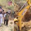 सोनभद्र मिट्टी टीला हादसा, Sonbhadra Soil Mound Accident, Myorpur Kirwani Jungle Accident, Sonbhadra Breaking News, Uttar Pradesh Accident News, Soil Collapse Sonbhadra, UP Rural Accident, Sonbhadra District News, म्योरपुर हादसा, किरवानी गांव दुर्घटना, UP Local News, District Sonbhadra Uttar Pradesh, Rural Tragedy India,मिट्टी ढहने से मौत, Earthen Mound Collapse India, Sonbhadra Women Death News, UP Rescue Operation, Myorpur Police Action, Kirwani Jungle Incident, Uttar Pradesh Rural Safety Issue, Sonbhadra CHC Update, Sonbhadra District Administration, UP Breaking Accident,