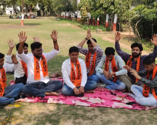 Lucknow News, लखनऊ विश्वविद्यालय विवाद, लाल बारादरी मामला, LU Campus Protest 2026, एबीवीपी प्रदर्शन लखनऊ, नमाज हनुमान चालीसा विवाद, Lucknow University Lal Baradari Controversy, UP Education News, Police Action Lucknow University,लाल बारादरी लखनऊ विश्वविद्यालय, LU परिसर पुलिस तैनाती, हनुमान चालीसा पढ़ते छात्र, लखनऊ विश्वविद्यालय प्रशासनिक भवन, Lucknow University Campus Image, Lal Baradari LU Photo, ABVP Protest Lucknow,लखनऊ जिला समाचार, उत्तर प्रदेश शिक्षा खबर, लखनऊ विश्वविद्यालय प्रशासन, प्रो. राकेश द्विवेदी बयान, ASI जीर्णोद्धार पत्राचार, Lucknow District News 2026, UP Campus Controversy, Student Protest Lucknow University,#LucknowNews, #LucknowUniversity, #LalBaradari, #ABVP, #CampusProtest, #HanumanChalisa, #UPNews, #StudentPolitics, #BreakingNews,