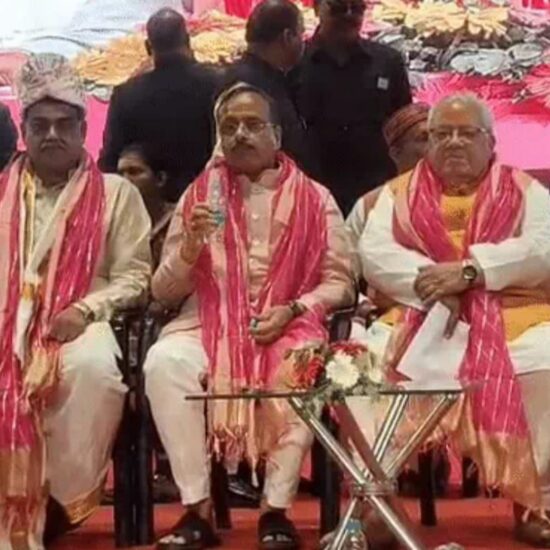 दिनेश शर्मा मंच पर, ब्राह्मण समाज विरोध प्रदर्शन, इंदिरा गांधी प्रतिष्ठान लखनऊ, Lucknow protest event image, Political rally uproar UP, Ajay Rai Avinash Pandey event photo, Kalraj Mishra program Lucknow, Brahmin sammelan controversy 2026,पूर्व डिप्टी सीएम दिनेश शर्मा के खिलाफ नारेबाजी, लखनऊ ब्राह्मण प्रबुद्ध समागम हंगामा, UGC मुद्दा लखनऊ न्यूज, इंदिरा गांधी प्रतिष्ठान कार्यक्रम विवाद, यूपी राजनीतिक खबर 2026, दिनेश शर्मा भाषण रोका गया, Dinesh Sharma protest Lucknow, Brahmin community protest UP, UGC issue political controversy, Lucknow political live news, District Lucknow political update, Uttar Pradesh breaking news, Political event controversy UP,