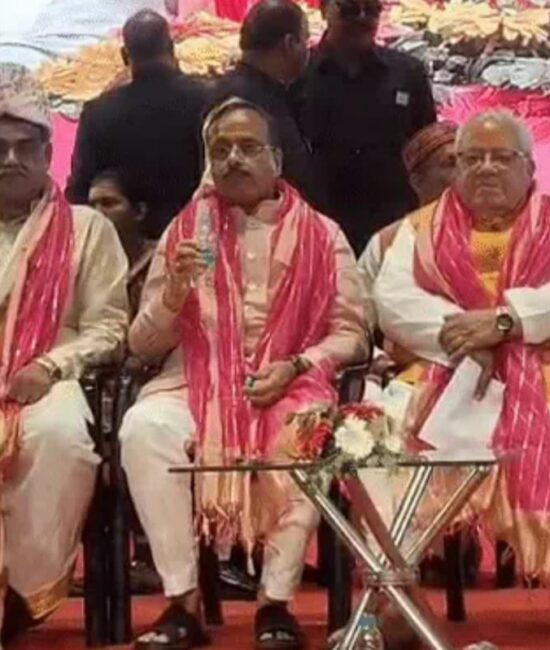 दिनेश शर्मा मंच पर, ब्राह्मण समाज विरोध प्रदर्शन, इंदिरा गांधी प्रतिष्ठान लखनऊ, Lucknow protest event image, Political rally uproar UP, Ajay Rai Avinash Pandey event photo, Kalraj Mishra program Lucknow, Brahmin sammelan controversy 2026,पूर्व डिप्टी सीएम दिनेश शर्मा के खिलाफ नारेबाजी, लखनऊ ब्राह्मण प्रबुद्ध समागम हंगामा, UGC मुद्दा लखनऊ न्यूज, इंदिरा गांधी प्रतिष्ठान कार्यक्रम विवाद, यूपी राजनीतिक खबर 2026, दिनेश शर्मा भाषण रोका गया, Dinesh Sharma protest Lucknow, Brahmin community protest UP, UGC issue political controversy, Lucknow political live news, District Lucknow political update, Uttar Pradesh breaking news, Political event controversy UP,