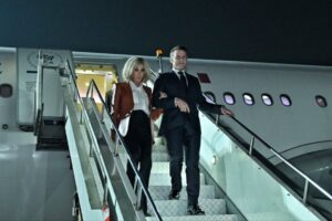 फ्रांस के राष्ट्रपति मैक्रों भारत दौरा, Emmanuel Macron India Visit 2026, Macron Mumbai Visit, India France Relations 2026, पीएम मोदी मैक्रों बैठक, Narendra Modi Emmanuel Macron Meeting, India AI Impact Summit 2026 Delhi, भारत मंडपम AI समिट, मुंबई राजनीतिक खबर, Maharashtra Political News, International Relations News India, Indo-Pacific Strategy India France, Defense Cooperation India France,मैक्रों मुंबई एयरपोर्ट, Macron arrives Mumbai airport, पीएम मोदी मैक्रों बैठक, Modi Macron bilateral meeting, इंडिया फ्रांस रणनीतिक साझेदारी, India France strategic partnership news, AI Summit Delhi 2026, भारत मंडपम नई दिल्ली इवेंट,मुंबई जिला राजनीतिक समाचार, महाराष्ट्र अंतरराष्ट्रीय कूटनीतिक खबर, नई दिल्ली ग्लोबल AI समिट, भारत-फ्रांस रक्षा समझौता, Mumbai Maharashtra International Political News, New Delhi AI Summit Event News, India France Bilateral Meeting 2026, Indo-Pacific Strategy Discussion, मुख्यमंत्री देवेंद्र फडणवीस स्वागत, Prime Minister Narendra Modi meeting, President Emmanuel Macron official visit,#MacronIndiaVisit, #EmmanuelMacron, #PMModi, #IndiaFranceRelations, #MumbaiNews, #AIImpactSummit2026, #BharatMandapam, #InternationalNews, #MaharashtraPolitics, #NarendraModi,