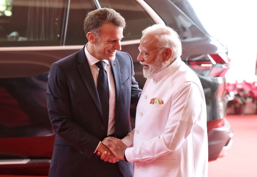 PM Modi Emmanuel Macron Mumbai Meeting, India France bilateral meeting 2026, Narendra Modi Macron summit Mumbai, AI Impact Summit Mumbai, India France strategic partnership news, Mumbai international political news, Maharashtra diplomacy update,मोदी मैक्रों मुलाकात मुंबई, भारत फ्रांस संबंध 2026, Macron India visit news, Mumbai bilateral summit, India France AI cooperation,pm-modi-emmanuel-macron-mumbai-meeting-india-france-summit-2026