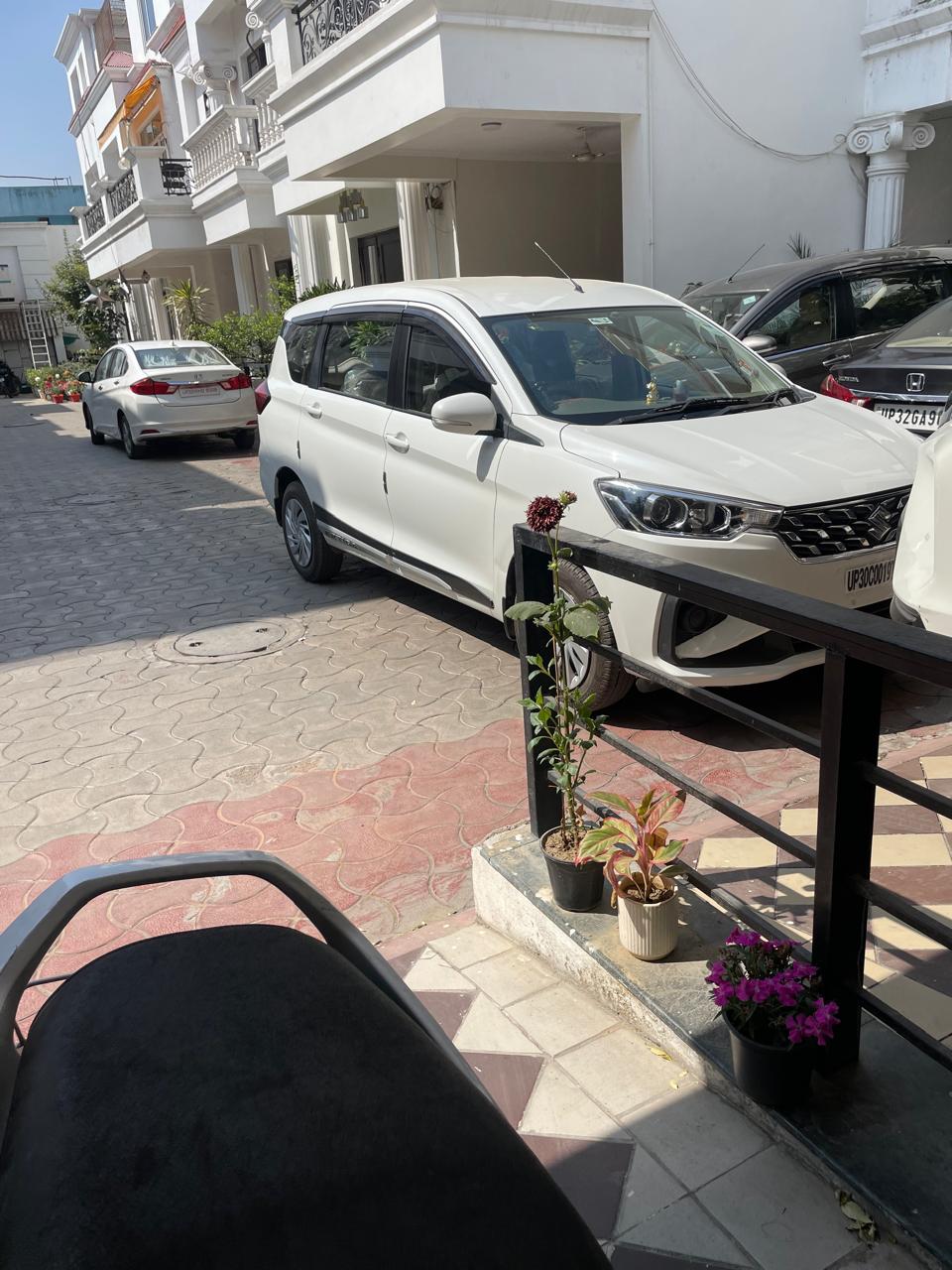 इश्तियाक खान पर इनकम टैक्स छापा, Ishtiyaq Khan income tax raid, ओबरा इनकम टैक्स रेड, Obra income tax raid Sonbhadra, लखनऊ सफायर विला छापेमारी, Lucknow Sapphire Villa raid, NXC लखनऊ IT कार्रवाई, NXC Lucknow IT action, उत्तर प्रदेश आयकर विभाग छापा, Uttar Pradesh Income Tax Department raid, सोनभद्र क्राइम न्यूज, Sonbhadra crime news, लखनऊ ब्रेकिंग न्यूज, Lucknow breaking news, उत्तर प्रदेश छापेमारी खबर 2026, UP raid news 2026,इश्तियाक खान आवास फोटो, Ishtiyaq Khan residence photo, सफायर विला लखनऊ छापा, Sapphire Villa Lucknow raid image, ओबरा आयकर छापेमारी, Obra IT raid photo, आयकर विभाग टीम लखनऊ, Income Tax team Lucknow image, सोनभद्र ओबरा कार्रवाई, Sonbhadra Obra action photo,