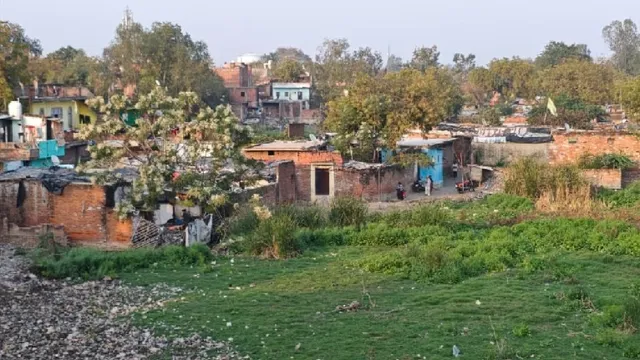 उन्नाव में रेलवे जमीन पर बुलडोजर कार्रवाई, Unnao railway land bulldozer action, सुप्रीम कोर्ट आदेश अतिक्रमण हटाओ, Supreme Court order encroachment removal, कानपुर लखनऊ रेल रूट अतिक्रमण, Kanpur Lucknow rail route encroachment, गंगाघाट राजीव नगर खंती खबर, Gangaghat Rajiv Nagar Khanti news, उत्तर प्रदेश अतिक्रमण समाचार, Uttar Pradesh encroachment news, उन्नाव जिला प्रशासन कार्रवाई, Unnao district administration action, रेलवे बाउंड्रीवाल निर्माण, Railway boundary wall construction, RPF कार्रवाई उन्नाव, RPF action Unnao,उन्नाव रेलवे अतिक्रमण फोटो, Unnao railway encroachment photo, गंगाघाट राजीव नगर घर, Gangaghat Rajiv Nagar houses image, बुलडोजर कार्रवाई यूपी, Bulldozer action UP image, रेलवे ट्रैक किनारे मकान, Houses near railway track image, आरपीएफ टीम उन्नाव, RPF team Unnao photo,