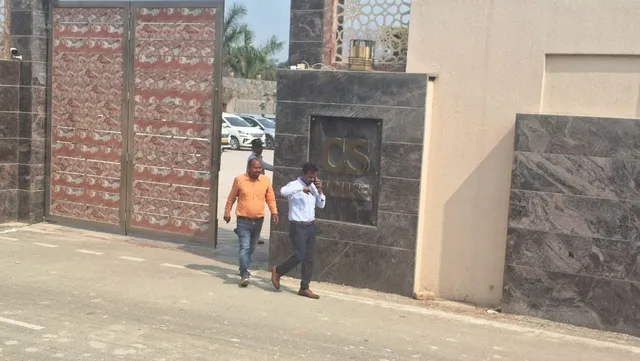 बसपा विधायक उमाशंकर सिंह आयकर रेड, बलिया आयकर छापेमारी, उमाशंकर सिंह BSP MLA Ballia, Ballia IT Raid News, छात्रशक्ति कंस्ट्रक्शन जांच, Uttar Pradesh BSP MLA raid, Ballia political news, आयकर विभाग कार्रवाई बलिया, CAG report investigation UP, Political news Ballia district, Uttar Pradesh income tax raid MLA,उमाशंकर सिंह आवास बलिया, BSP MLA house raid Ballia, आयकर विभाग टीम जांच, Income Tax team at Ballia, छात्रशक्ति कंस्ट्रक्शन कार्यालय जांच, Ballia political activity, UP MLA IT action, नगरा खनवर गांव रेड,#UmeshankarSingh, #BSPMLA, #BalliaNews, #IncomeTaxRaid, #UPPoliticalNews, #छात्रशक्ति_कंस्ट्रक्शन, #आयकर_विभाग, #बलिया_समाचार, #उत्तरप्रदेश_राजनीति, #ITRaidBallia,