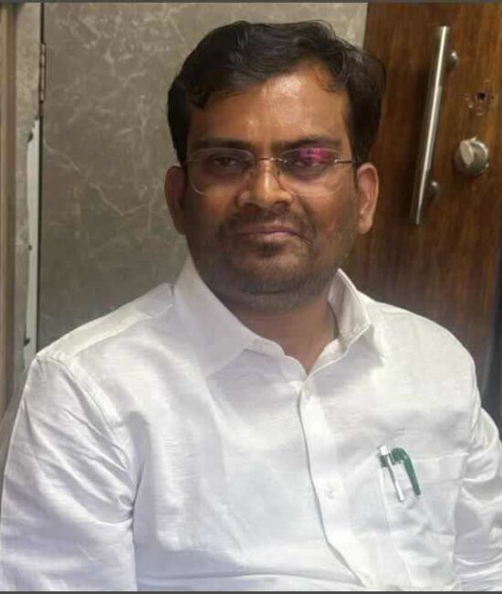 कर्नाटक भाजपा विधायक रिश्वत मामला, Karnataka BJP MLA Bribery Case, Chandru Lamani Arrested, Karnataka Lokayukta Action, Gadag District Political News, Shirahatti MLA News, Karnataka Corruption Case 2026, Bengaluru Breaking News, BJP MLA Bribe 5 Lakh, Road Cum Bridge Contract Scam,चंद्रू लमानी गिरफ्तारी फोटो, Chandru Lamani Arrest Image, Karnataka Lokayukta Raid Photo, Gadag MLA News Image, BJP MLA Bribery Case Karnataka, Shirahatti Constituency News,कर्नाटक भाजपा विधायक रिश्वत मामला गडग, Chandru Lamani Karnataka Lokayukta Arrest, Shirahatti MLA Bribe Case, Karnataka Political Corruption News 2026, Gadag District Breaking News, Bengaluru Lokayukta Action Today, #KarnatakaNews, #BJPMla, #Lokayukta, #CorruptionCase, #GadagNews, #PoliticalNews,