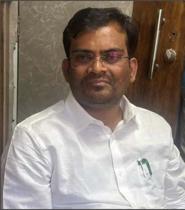 कर्नाटक भाजपा विधायक रिश्वत मामला, Karnataka BJP MLA Bribery Case, Chandru Lamani Arrested, Karnataka Lokayukta Action, Gadag District Political News, Shirahatti MLA News, Karnataka Corruption Case 2026, Bengaluru Breaking News, BJP MLA Bribe 5 Lakh, Road Cum Bridge Contract Scam,चंद्रू लमानी गिरफ्तारी फोटो, Chandru Lamani Arrest Image, Karnataka Lokayukta Raid Photo, Gadag MLA News Image, BJP MLA Bribery Case Karnataka, Shirahatti Constituency News,कर्नाटक भाजपा विधायक रिश्वत मामला गडग, Chandru Lamani Karnataka Lokayukta Arrest, Shirahatti MLA Bribe Case, Karnataka Political Corruption News 2026, Gadag District Breaking News, Bengaluru Lokayukta Action Today, #KarnatakaNews, #BJPMla, #Lokayukta, #CorruptionCase, #GadagNews, #PoliticalNews,