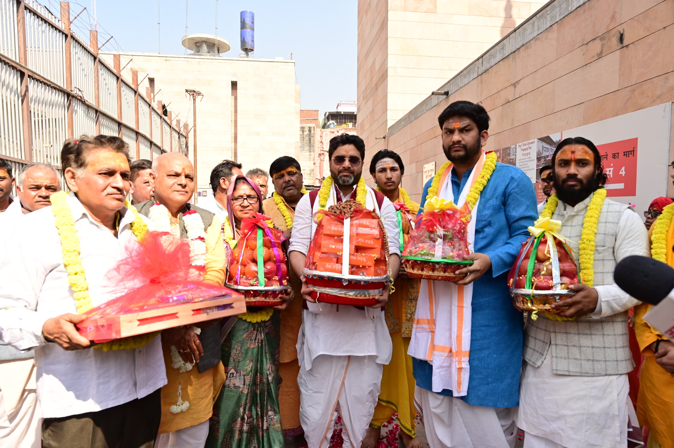 बाबा विश्वनाथ विशेष उपहार, Mahashivratri 2026 Kashi, Kashi Vishwanath Temple Gifts, Shivratri Special News, Indian Temples Unity, Sanatan Tradition India,बाबा विश्वनाथ मंदिर उपहार, Kashi Vishwanath Mahashivratri image, Siddhivinayak gift to Kashi, Temple gifts India,baba-vishwanath-special-gift-mahashivratri-2026,वाराणसी, उत्तर प्रदेश, धार्मिक समाचार, Mahashivratri News India, Temple News, Hindu Religion News,#BabaVishwanath, #Mahashivratri2026, #KashiVishwanath, #SanatanDharma, #TempleNews, #IndianCulture, #SpiritualIndia,