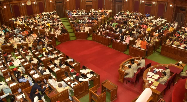 यूपी विधानसभा बजट सत्र फोटो, राज्यपाल अभिभाषण यूपी, UP Budget Session Live Image, Assembly Session Lucknow,लखनऊ जिला राजनीतिक समाचार, उत्तर प्रदेश बजट राजनीति खबर, UP Assembly Live News, Budget Session Political News,#UPBudget2026, #BudgetSessionLive, #UPAssembly, #SIRIssue, #YogiGovernment, #UttarPradeshNews, #LucknowNews,